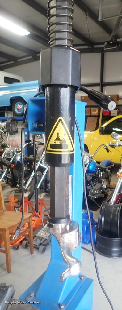 image for item GV9599 2007 Atlas TC-421 tire machine