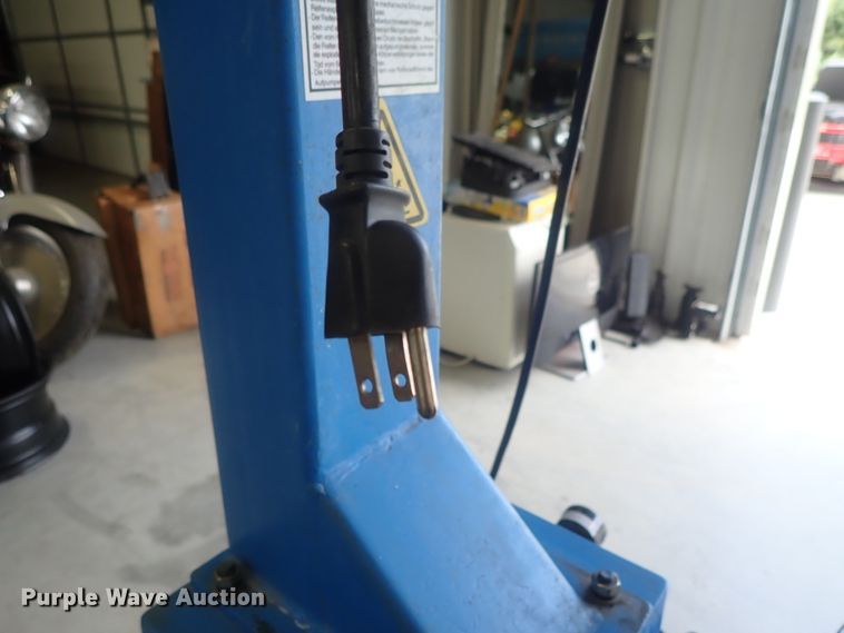 image for item GV9599 2007 Atlas TC-421 tire machine