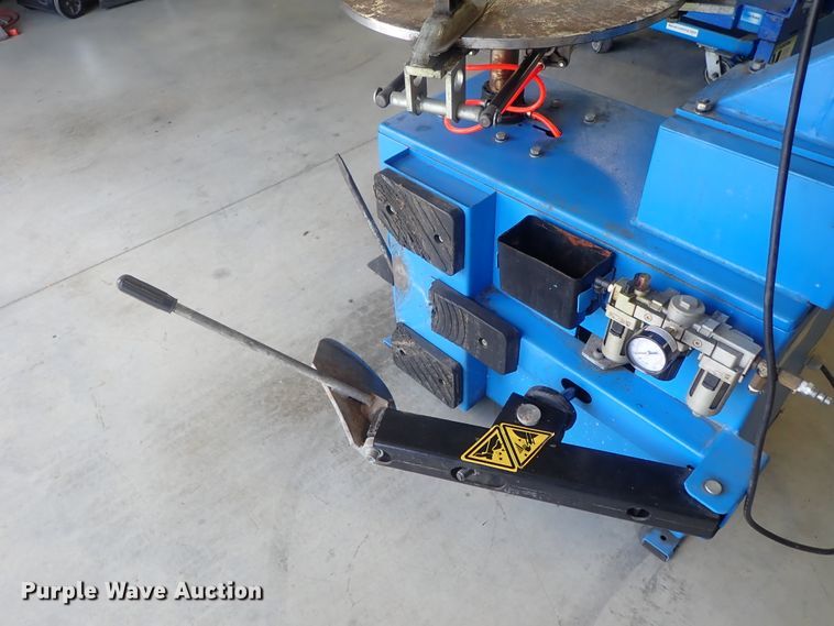 image for item GV9599 2007 Atlas TC-421 tire machine