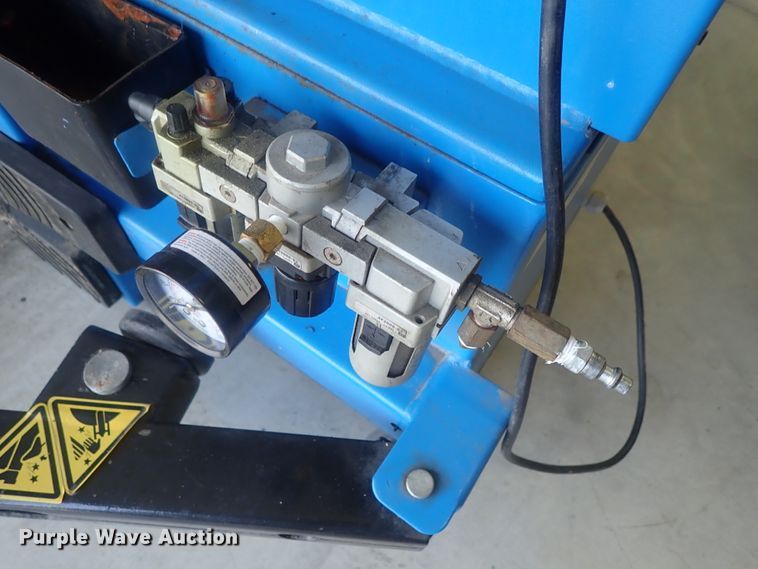 image for item GV9599 2007 Atlas TC-421 tire machine