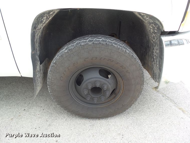 2007 Chevrolet Silverado 3500 flatbed pickup truck in Perry, IA | Item GX9166 sold | Purple Wave