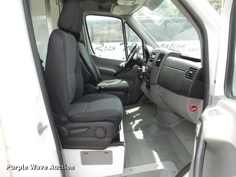 image for item GX9168 2012 Freightliner Sprinter 3500  box truck