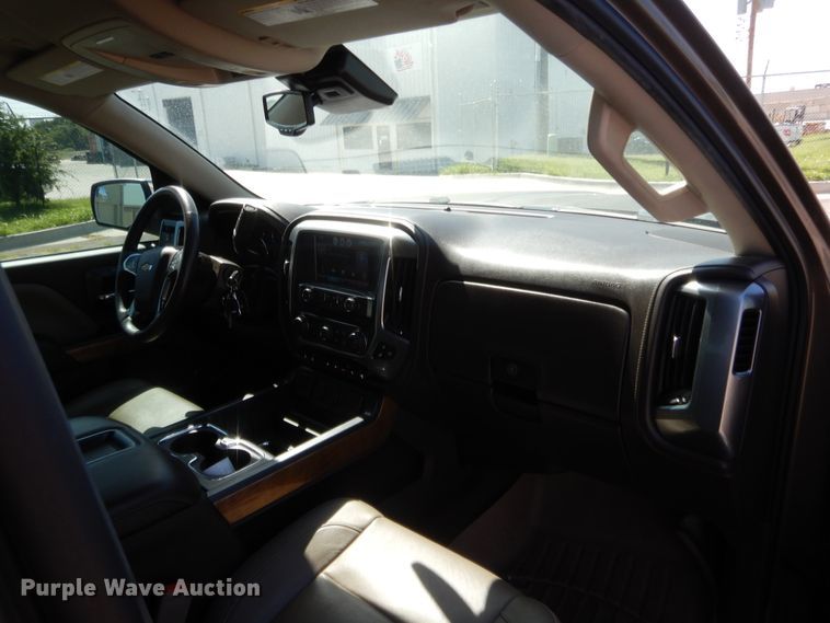 image for item HB9352 2014 Chevrolet Silverado 1500  Crew Cab pickup truck