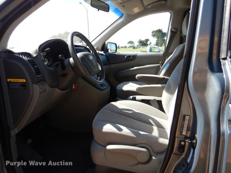 image for item HJ9875 2009 Kia Sedona  van