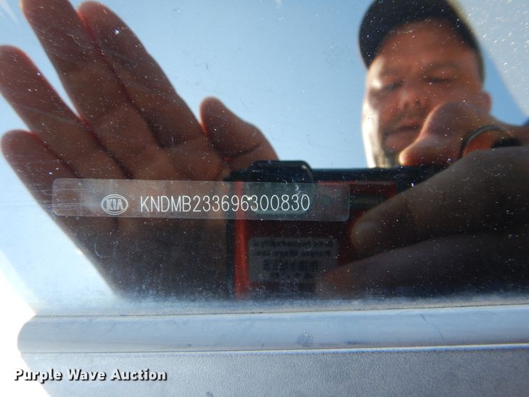 image for item HJ9875 2009 Kia Sedona  van