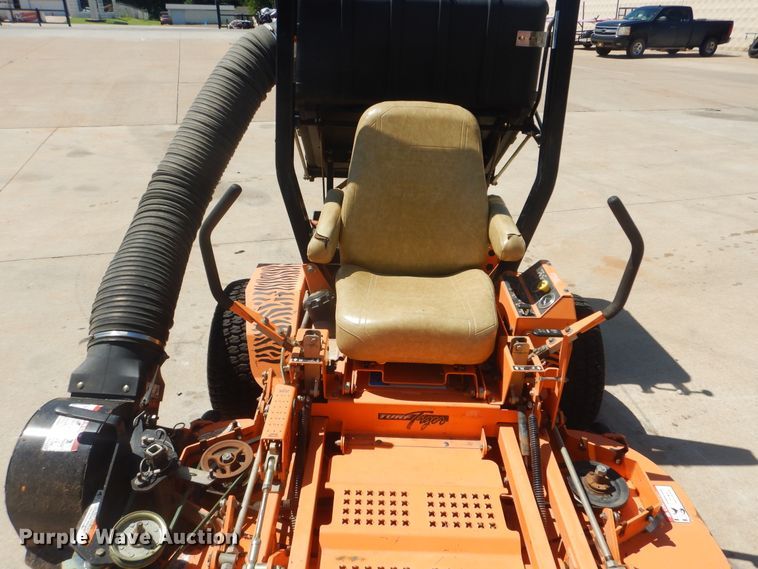 image for item HJ9887 Scag Turf Tiger STT61A-27KA ZTR lawn mower