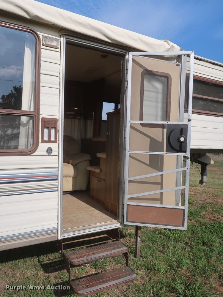 image for item HT9648 1989 Fleetwood Prowler  camper