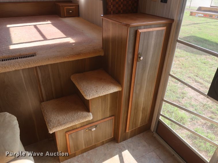 image for item HT9648 1989 Fleetwood Prowler  camper