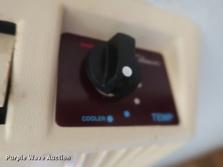 image for item HT9648 1989 Fleetwood Prowler  camper