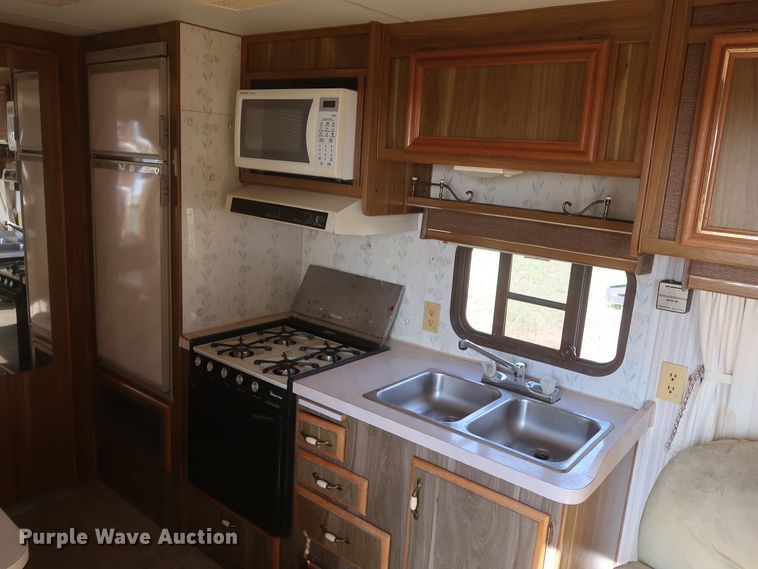 image for item HT9648 1989 Fleetwood Prowler  camper