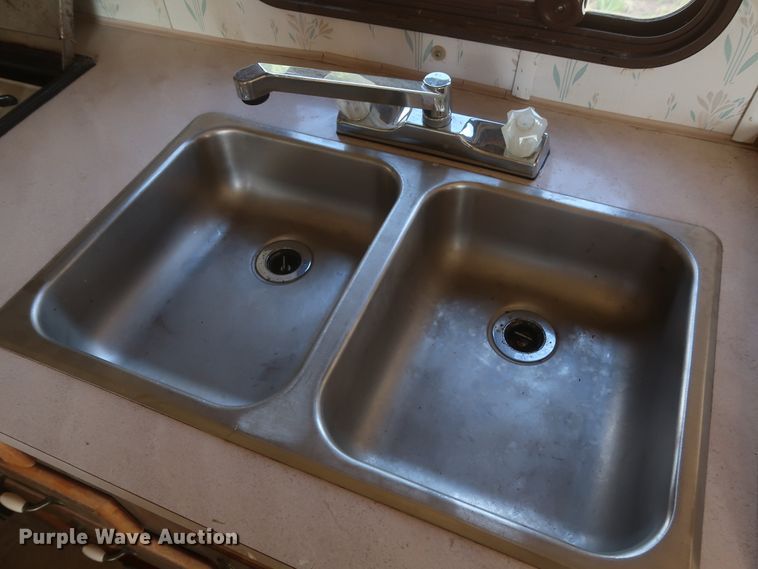 image for item HT9648 1989 Fleetwood Prowler  camper