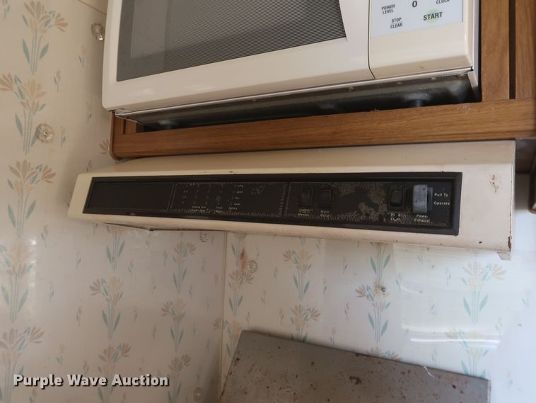 image for item HT9648 1989 Fleetwood Prowler  camper