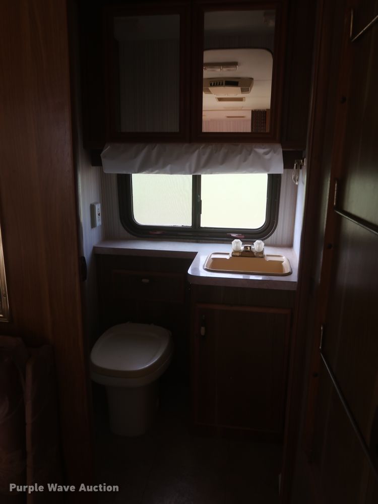 image for item HT9648 1989 Fleetwood Prowler  camper