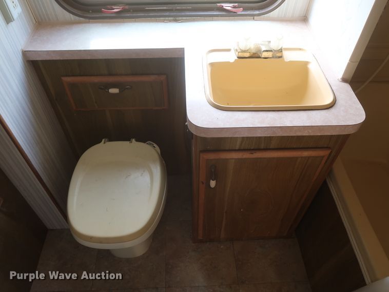 image for item HT9648 1989 Fleetwood Prowler  camper