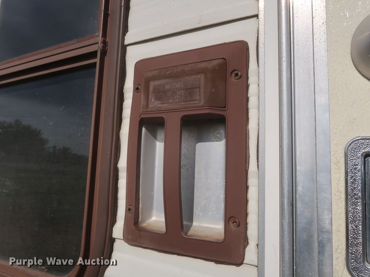 image for item HT9648 1989 Fleetwood Prowler  camper