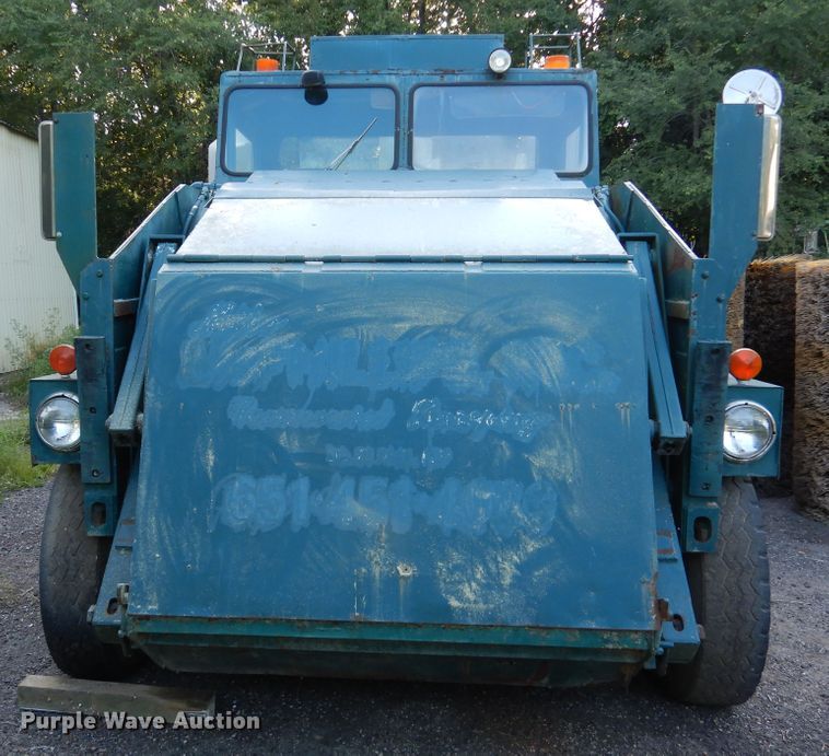 image for item DA8397 1987 Elgin Pelican street sweeper