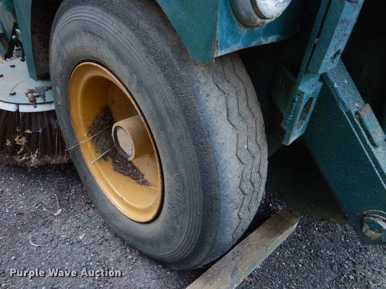 image for item DA8397 1987 Elgin Pelican street sweeper