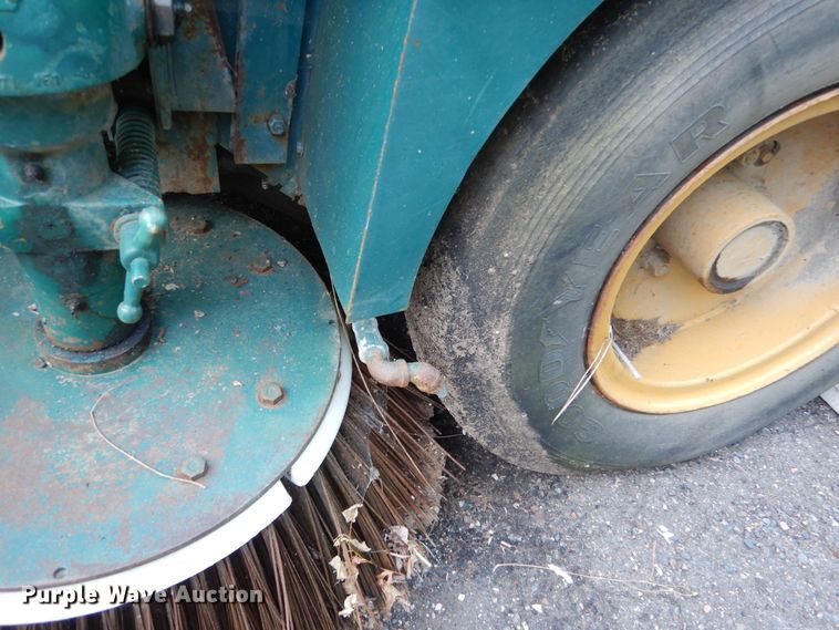 image for item DA8397 1987 Elgin Pelican street sweeper