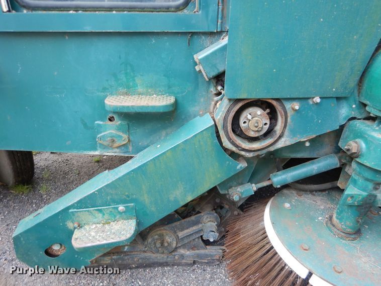 image for item DA8397 1987 Elgin Pelican street sweeper