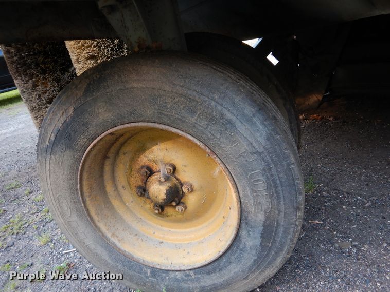 image for item DA8397 1987 Elgin Pelican street sweeper