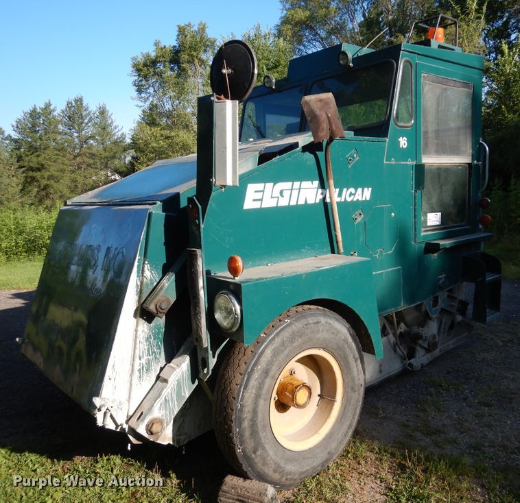 image for item DA8398 1992 Elgin Pelican  street sweeper