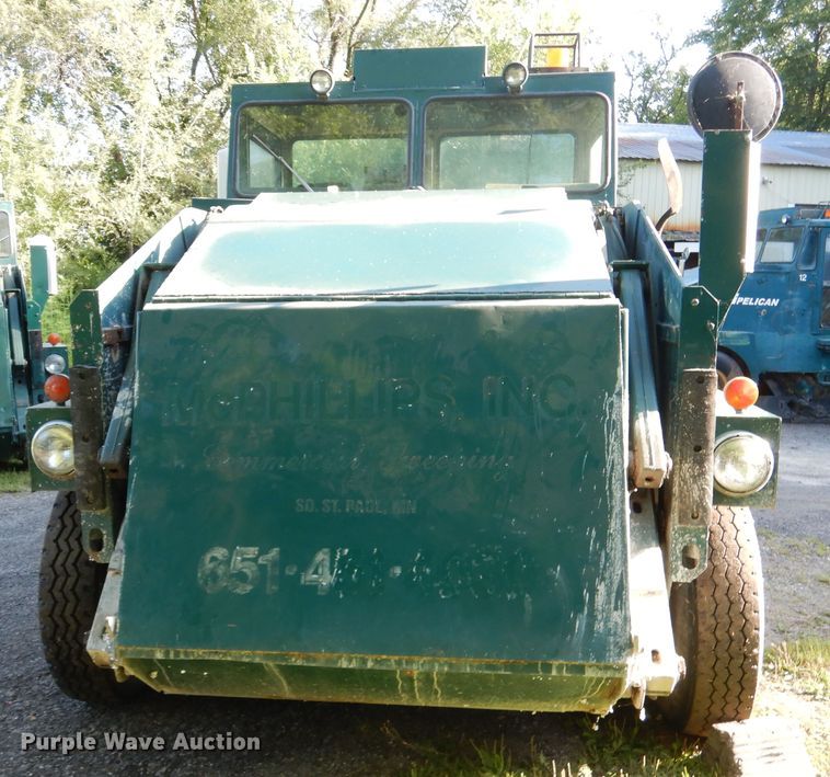 image for item DA8398 1992 Elgin Pelican  street sweeper