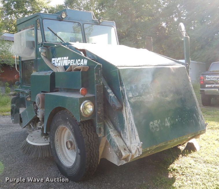 image for item DA8398 1992 Elgin Pelican  street sweeper