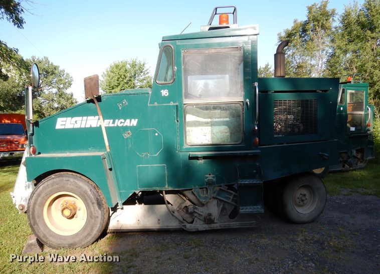 image for item DA8398 1992 Elgin Pelican  street sweeper