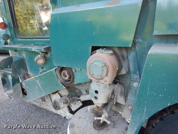 image for item DA8398 1992 Elgin Pelican  street sweeper