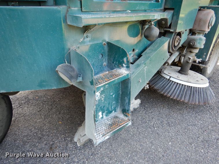 image for item DA8398 1992 Elgin Pelican  street sweeper