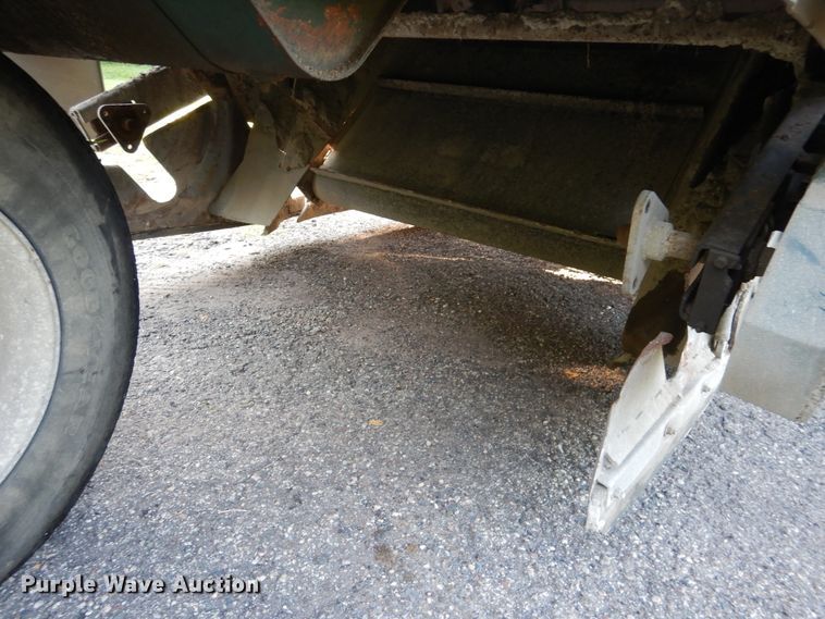 image for item DA8398 1992 Elgin Pelican  street sweeper