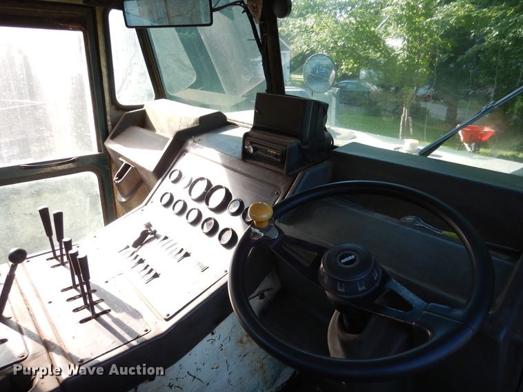 image for item DA8398 1992 Elgin Pelican  street sweeper