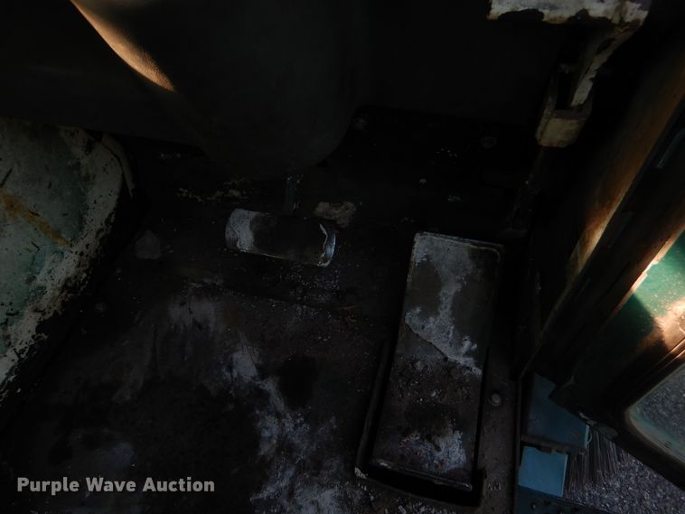 image for item DA8398 1992 Elgin Pelican  street sweeper