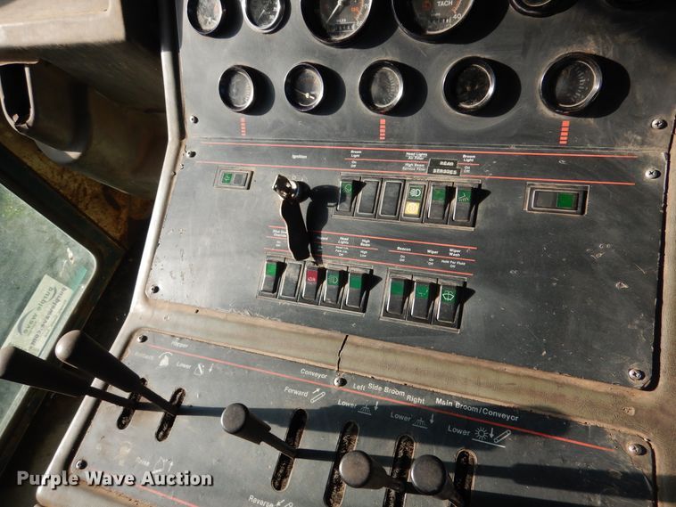 image for item DA8398 1992 Elgin Pelican  street sweeper