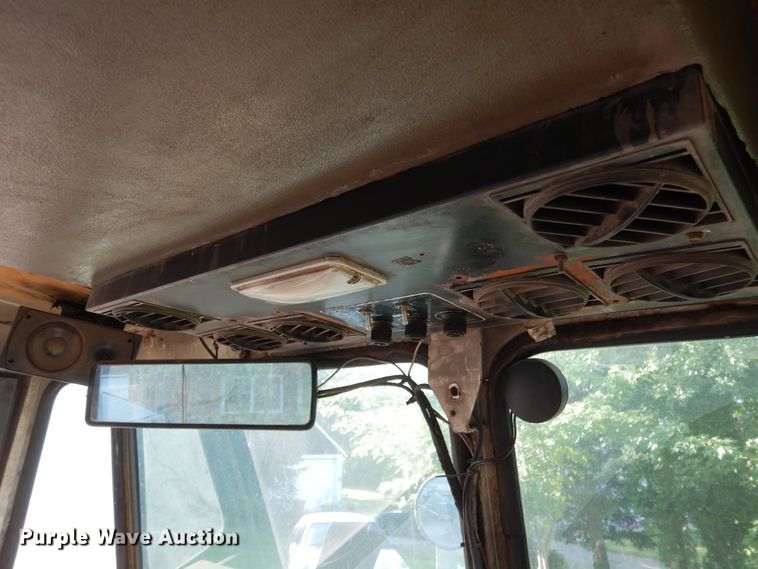 image for item DA8398 1992 Elgin Pelican  street sweeper