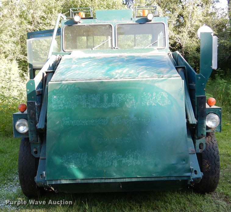 image for item DA8399 1993 Elgin Pelican  street sweeper