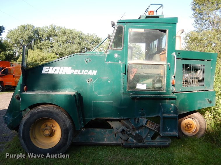 image for item DA8399 1993 Elgin Pelican  street sweeper