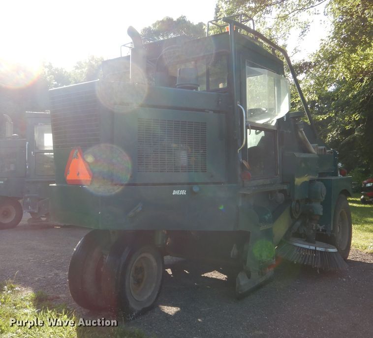 image for item DA8399 1993 Elgin Pelican  street sweeper