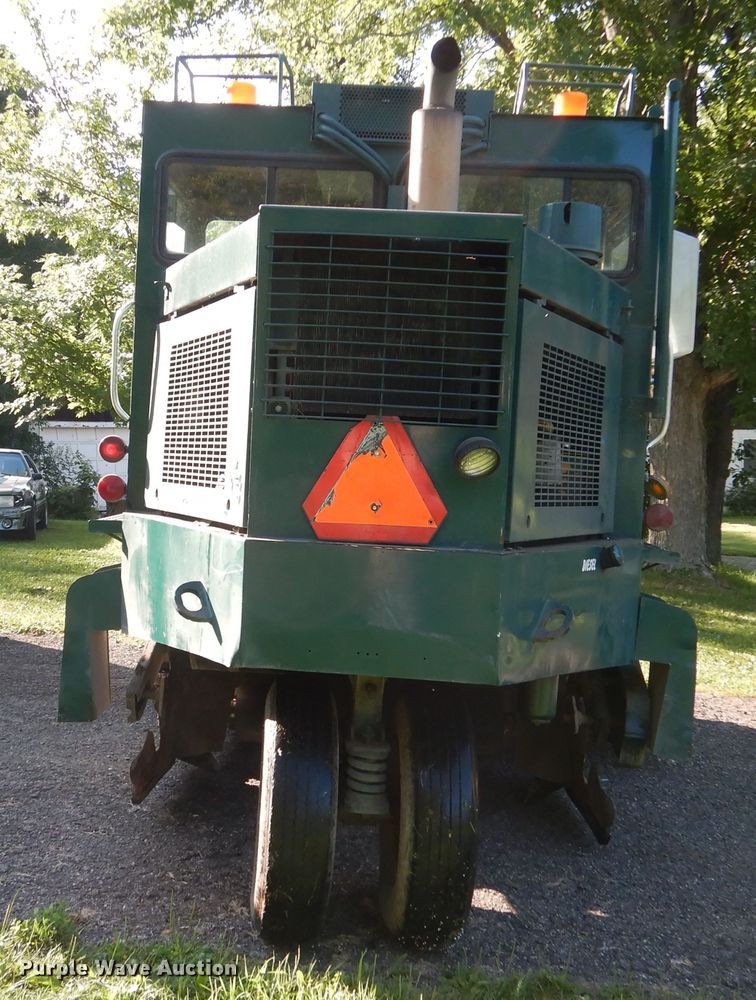 image for item DA8399 1993 Elgin Pelican  street sweeper