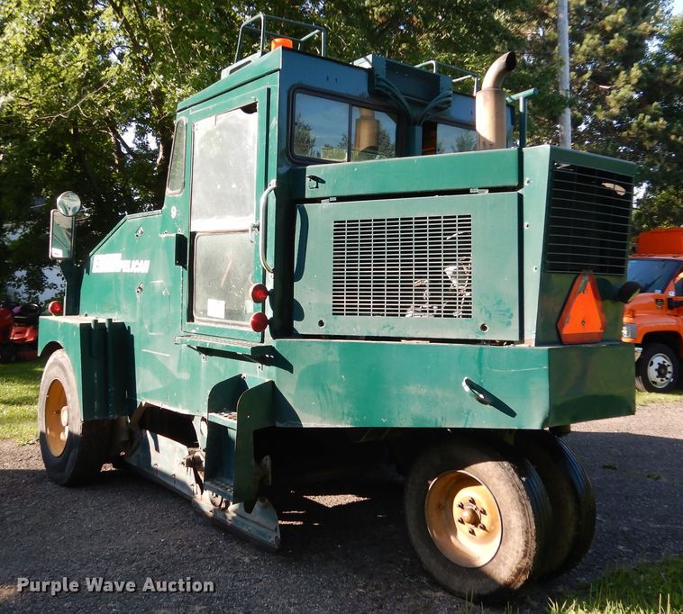 image for item DA8399 1993 Elgin Pelican  street sweeper