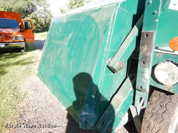 image for item DA8399 1993 Elgin Pelican  street sweeper