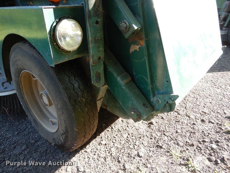 image for item DA8399 1993 Elgin Pelican  street sweeper