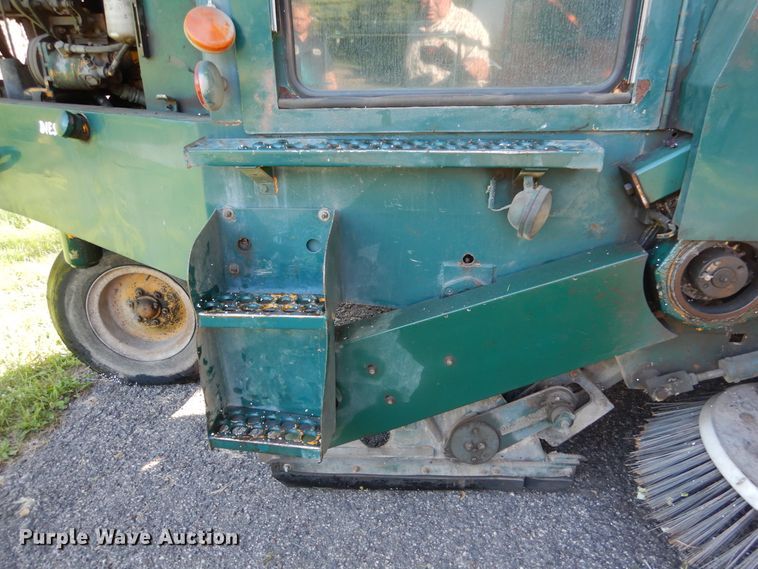 image for item DA8399 1993 Elgin Pelican  street sweeper