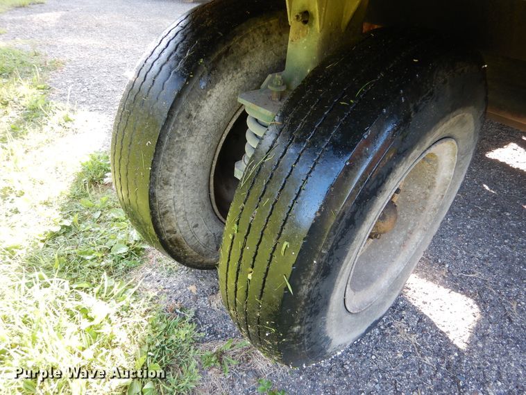 image for item DA8399 1993 Elgin Pelican  street sweeper