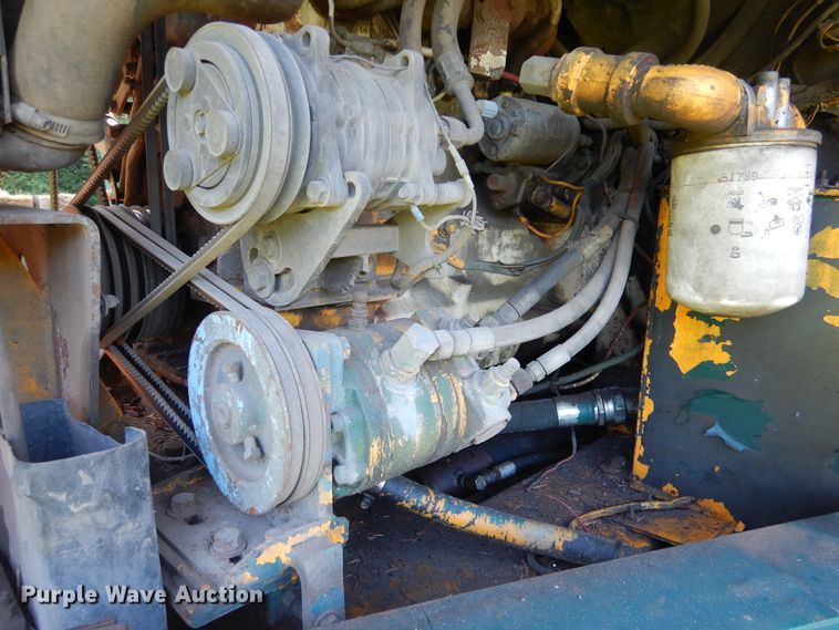 image for item DA8399 1993 Elgin Pelican  street sweeper