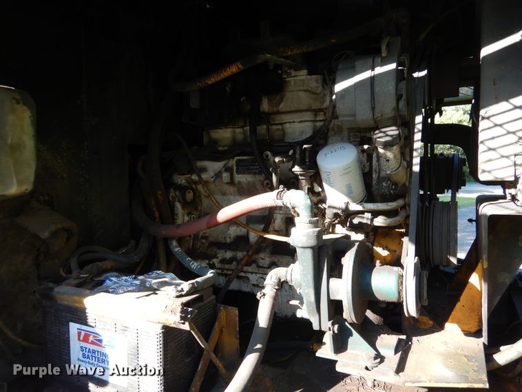 image for item DA8399 1993 Elgin Pelican  street sweeper