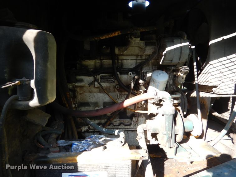 image for item DA8399 1993 Elgin Pelican  street sweeper