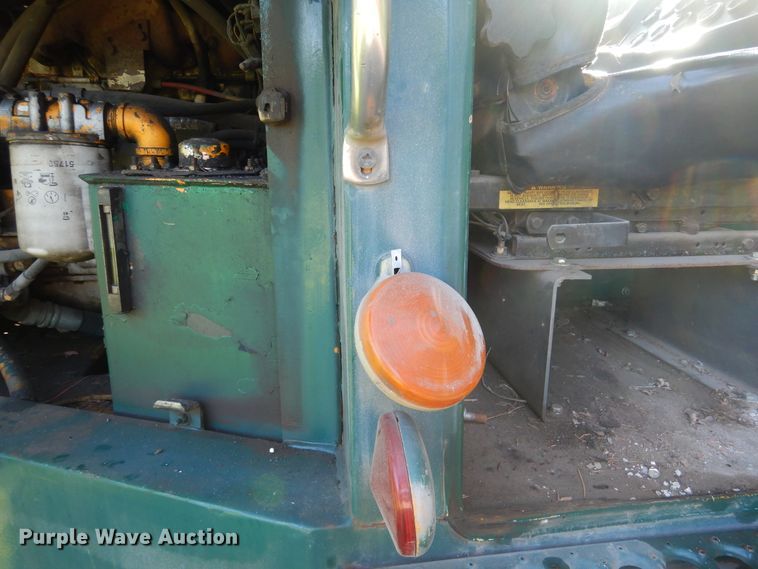 image for item DA8399 1993 Elgin Pelican  street sweeper