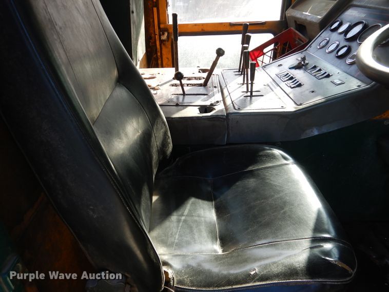 image for item DA8399 1993 Elgin Pelican  street sweeper