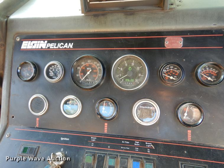 image for item DA8399 1993 Elgin Pelican  street sweeper